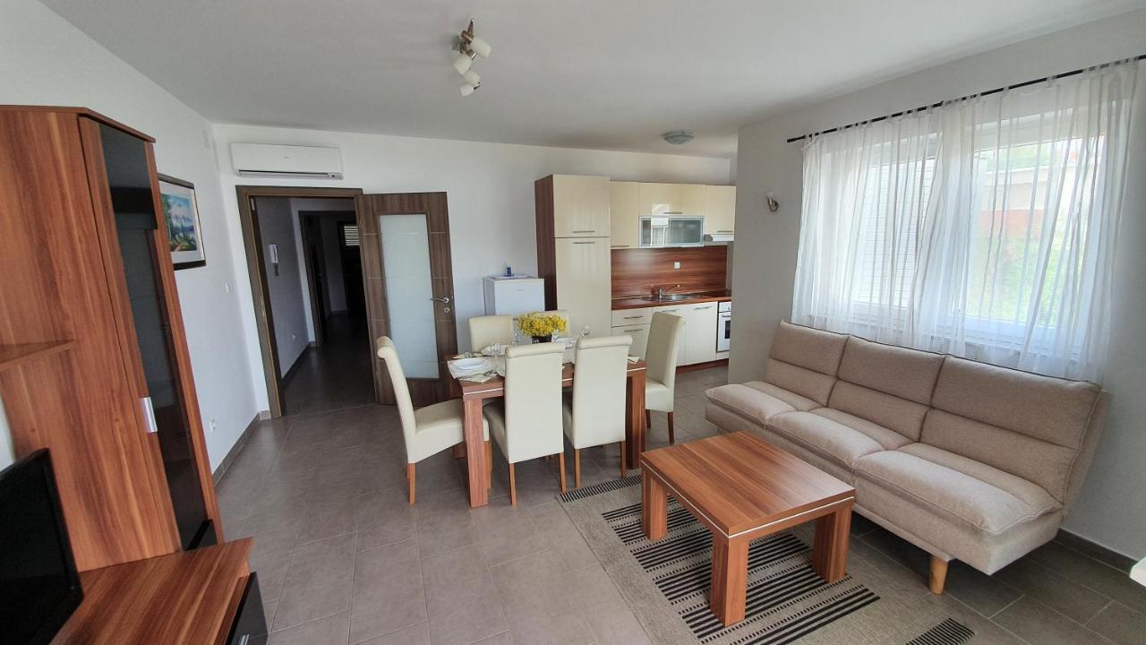 Apartments Augustin باغ المظهر الخارجي الصورة