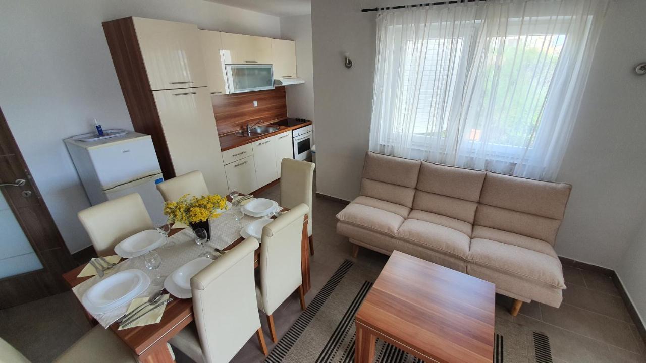 Apartments Augustin باغ المظهر الخارجي الصورة
